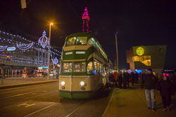 Blackpool,_Tram,_Tower,_Illuminatins-003.jpg